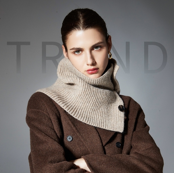 Detachable Khaki Short Knitted Scarf With Button