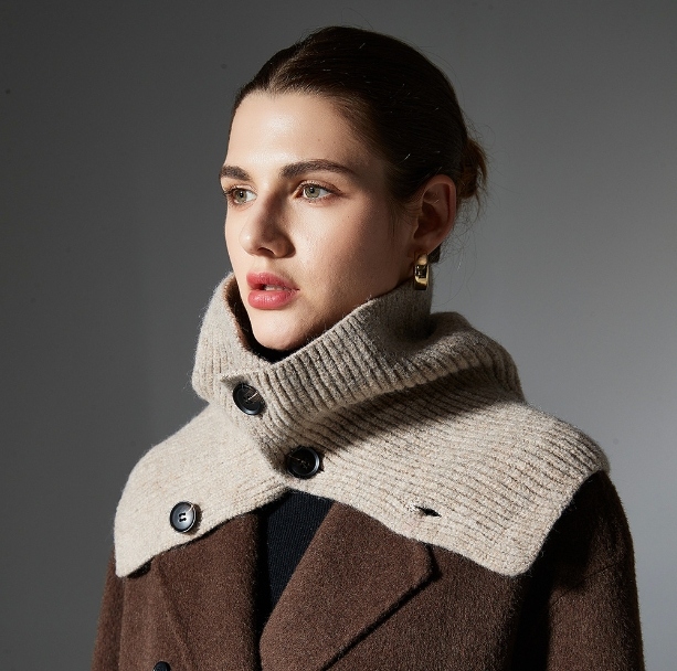 Detachable Khaki Short Knitted Scarf With Button