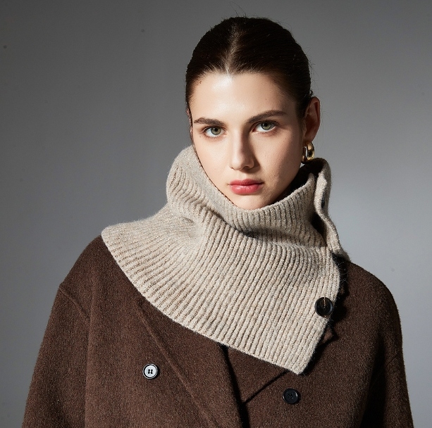 Detachable Khaki Short Knitted Scarf With Button