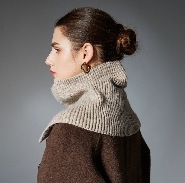 Detachable Khaki Short Knitted Scarf With Button