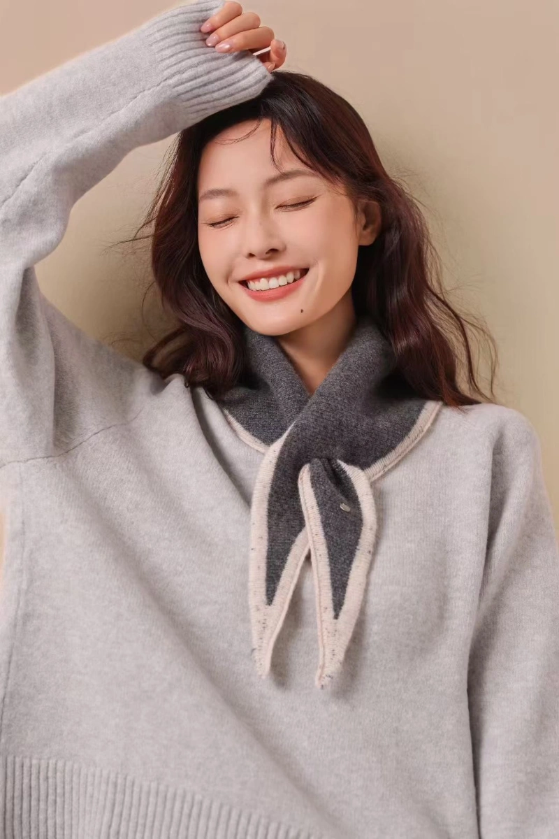 Wholesale Contrasting colors triangle wool scarf
