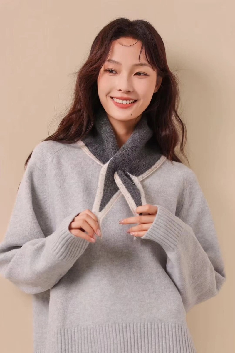 What to Look for When Buying a Wool Triangle Scarf Online