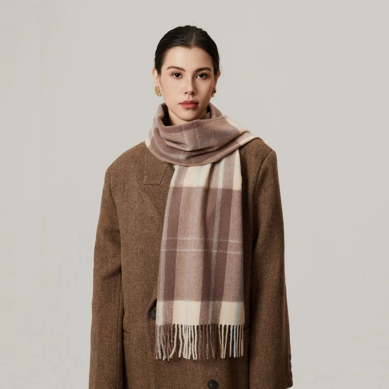 How to Pick the Right Wool Scarf: The Ultimate Guide