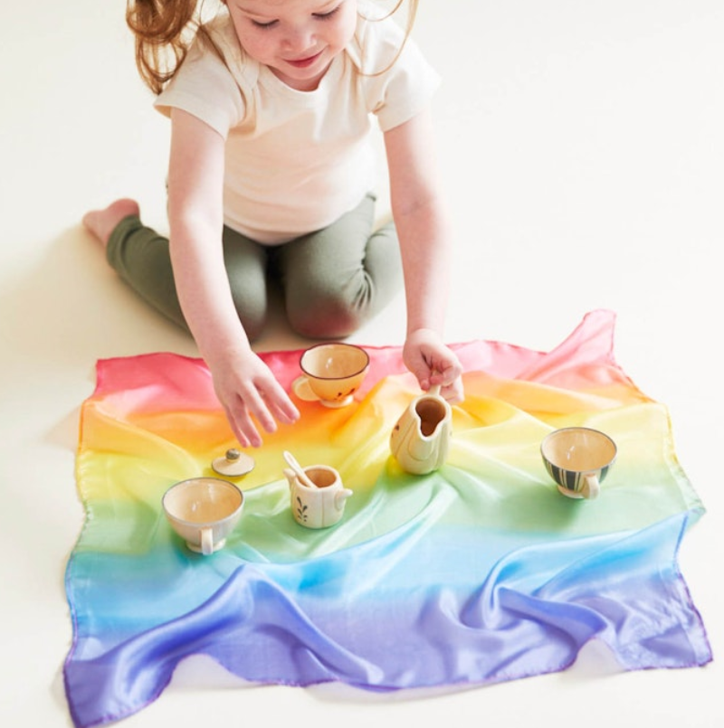 From a German Order of 1000 Scarves: How a Chinese Rainbow Silk Scarf Wins Over the Most Demanding Market