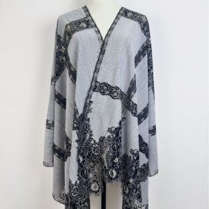 Elegant, No-Fuss Ways to Style a Lace Shawl A Guide to Wearing It