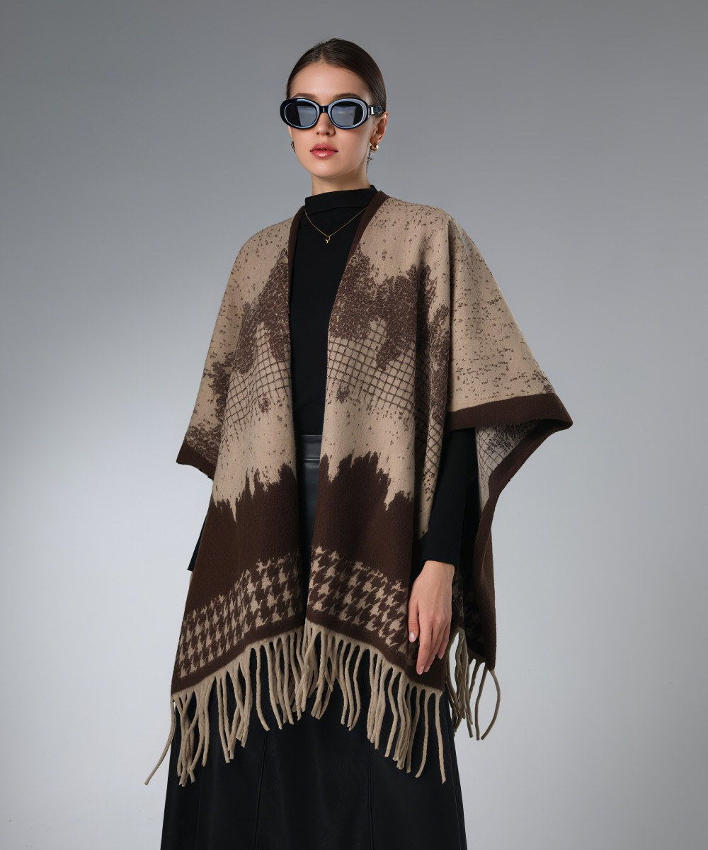 Why Do Winter Shawls Cling to Clothing in Dry Weather